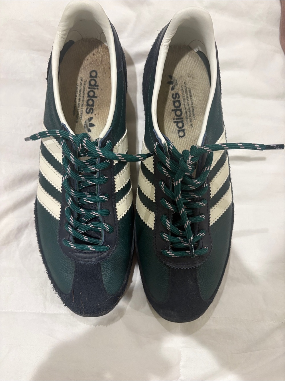 adidas Men’s Dark Green & White Retro Low-Top Sneakers